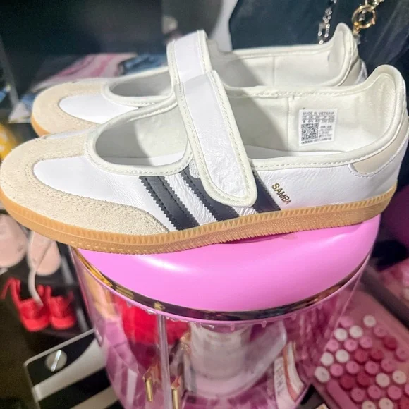 Adidas Samba Mary Jane Sneaks White/Black size 8 posh takes 20% I’m firm price - Picture 3 of 11